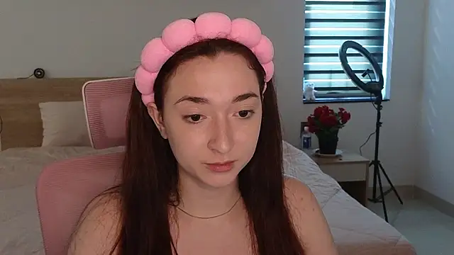 Snapshot of YasmineWest chatting on 9, 5, 2026 YasmineWest online show from 9, 5, 2026