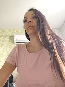 Snapshot of samilux5 chatting on 8, 1, 2025 samilux5 online show from 8, 1, 2025