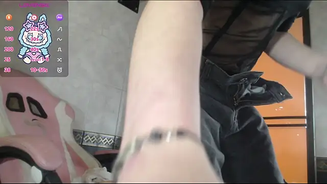 Snapshot of Sally23_ chatting on 17, 11, 2025 Sally23 online show from 17, 11, 2025