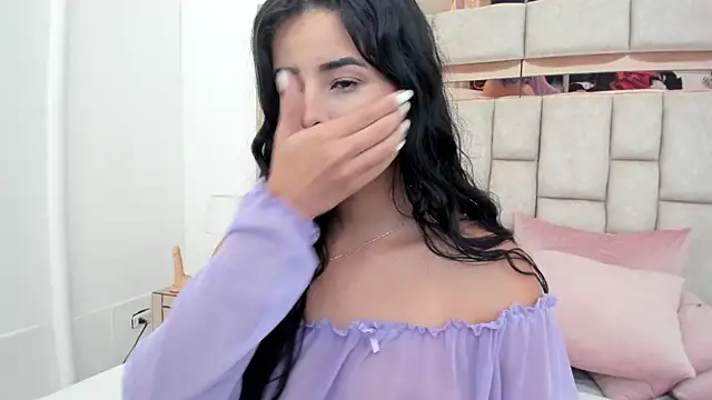 Snapshot of emma_castilloo chatting on 7, 12, 2024 emma castilloo online show from 7, 12, 2024