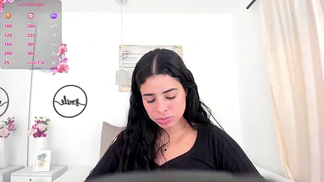 Snapshot of emma_castilloo chatting on 11, 12, 2024 emma castilloo online show from 11, 12, 2024