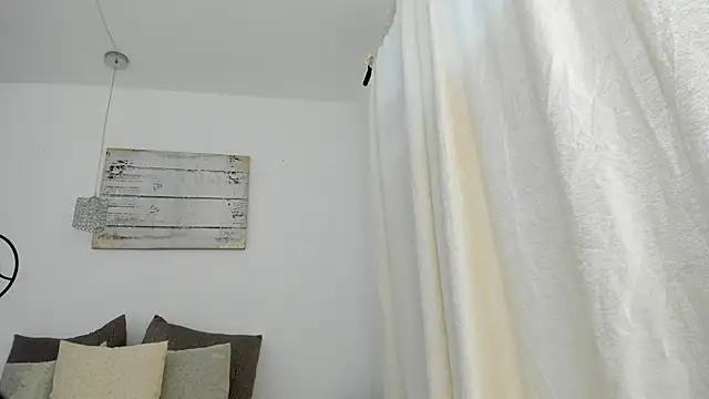 Snapshot of emma_castilloo chatting on 6, 3, 2025 emma castilloo online show from 6, 3, 2025