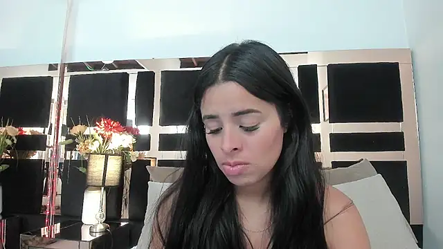 Snapshot of emma_castilloo chatting on 13, 4, 2026 emma castilloo online show from 13, 4, 2026