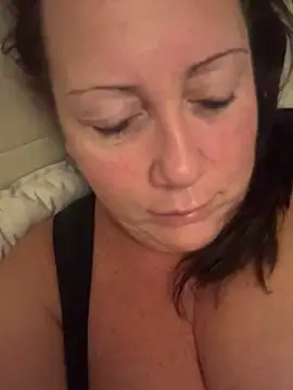 Snapshot of xsexycurvymilf chatting on 23, 12, 2024 xsexycurvymilf online show from 23, 12, 2024