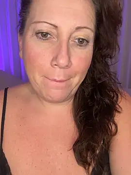 Snapshot of xsexycurvymilf chatting on 30, 1, 2025 xsexycurvymilf online show from 30, 1, 2025