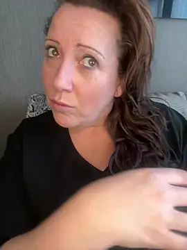 Snapshot of xsexycurvymilf chatting on 5, 2, 2025 xsexycurvymilf online show from 5, 2, 2025