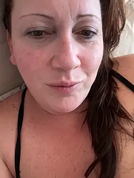 Snapshot of xsexycurvymilf chatting on 8, 3, 2025 xsexycurvymilf online show from 8, 3, 2025