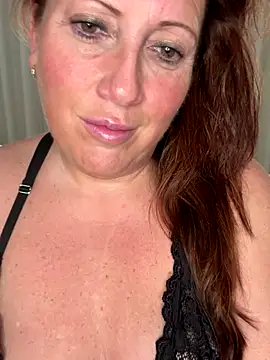 Snapshot of xsexycurvymilf chatting on 15, 12, 2025 xsexycurvymilf online show from 15, 12, 2025