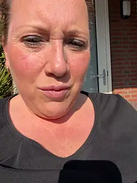 Snapshot of xsexycurvymilf chatting on 19, 3, 2026 xsexycurvymilf online show from 19, 3, 2026