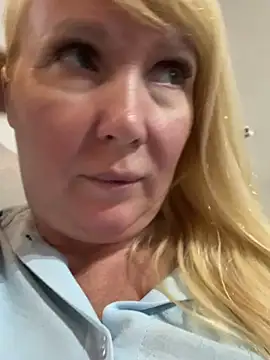 EmmaInLove23 online show from 16, 2, 2025