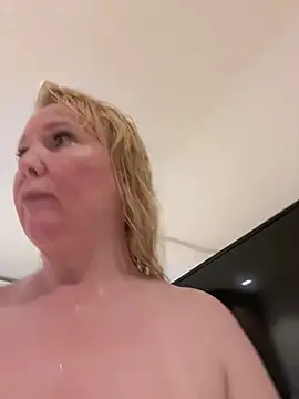 EmmaInLove23 online show from 18, 2, 2025