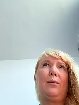 EmmaInLove23 online show from 14, 10, 2025