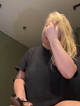 EmmaInLove23 online show from 22, 11, 2025