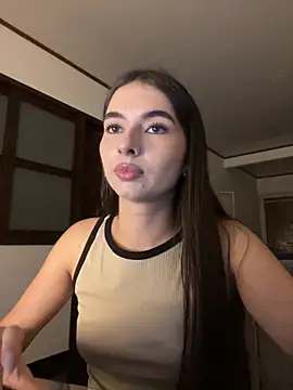 Coralinee 01 online show from 24, 5, 2026