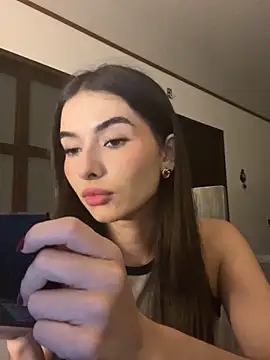 Coralinee 01 online show from 4, 6, 2026