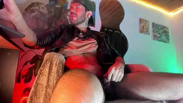 Snapshot of LatinMilk_ chatting on 5, 6, 2026 LatinMilk online show from 5, 6, 2026