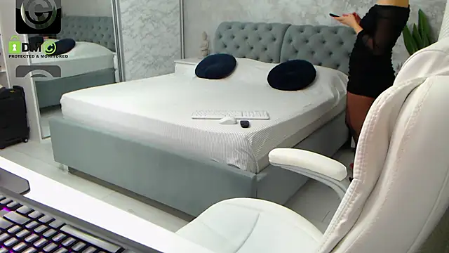 Ellysse  online show from 23, 12, 2024