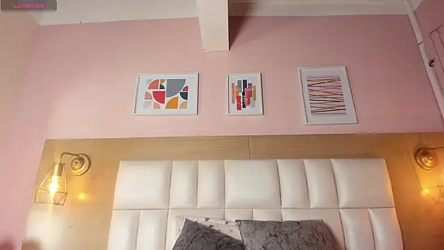 Dollar-girl online show from 1, 3, 2025