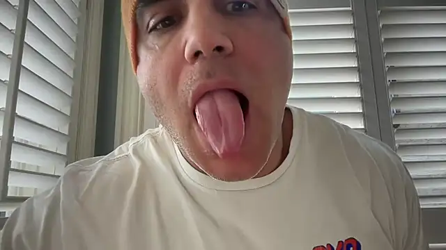 Snapshot of Bad_daddy21 chatting on 12, 1, 2026 Bad daddy21 online show from 12, 1, 2026