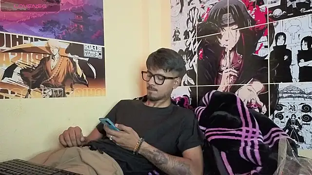 Snapshot of just_fucks chatting on 13, 4, 2026 just fucks online show from 13, 4, 2026