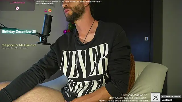 Snapshot of just_maxii chatting on 1, 12, 2024 just maxii online show from 1, 12, 2024