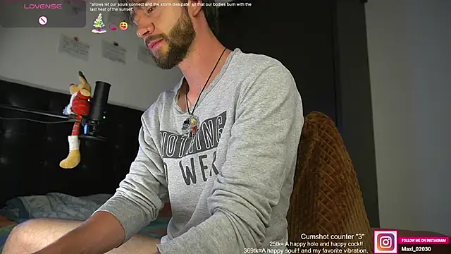 Snapshot of just_maxii chatting on 23, 12, 2024 just maxii online show from 23, 12, 2024