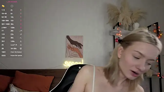 IdaValenti online show from 13, 11, 2025