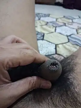 Snapshot of dirtybearr chatting on 5, 12, 2025 dirtybearr online show from 5, 12, 2025