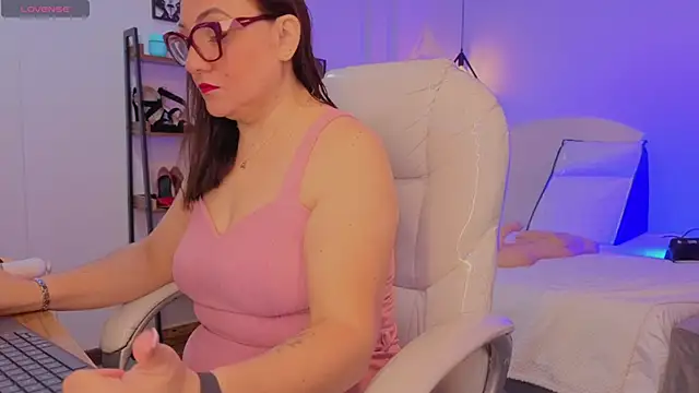 lady nylon  online show from 8, 11, 2025