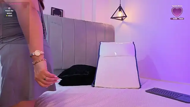 lady nylon  online show from 29, 3, 2026