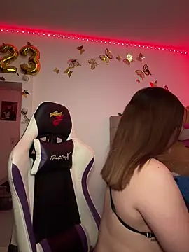 Jullieetta online show from 6, 2, 2025