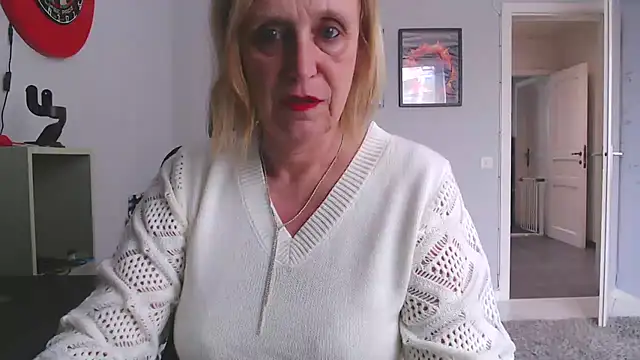 Snapshot of legalyblond chatting on 8, 5, 2026 legalyblond online show from 8, 5, 2026