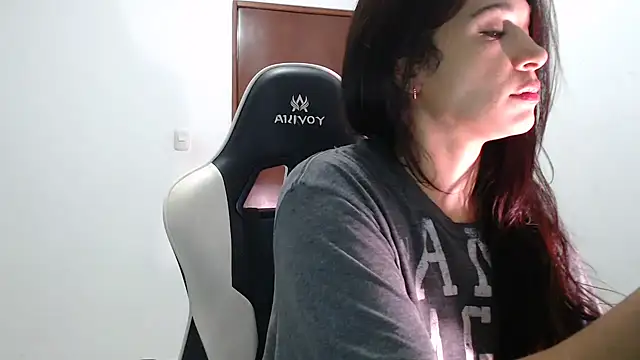  alana smile1  online show from 15, 1, 2025