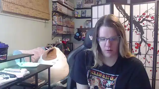 Sarahtineke online show from 2, 3, 2026