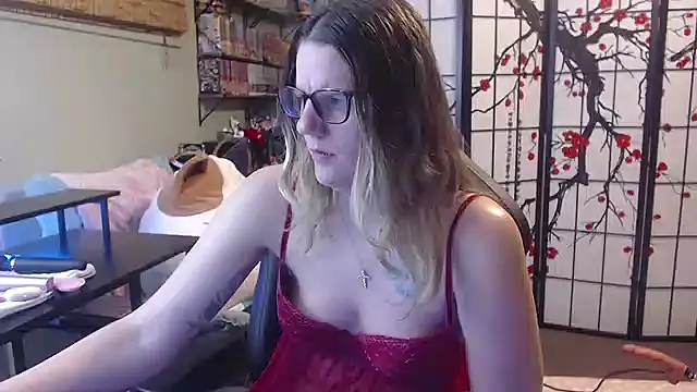 Sarahtineke online show from 15, 3, 2026