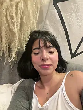 Snapshot of NicolRoss_ chatting on 7, 4, 2026 NicolRoss online show from 7, 4, 2026