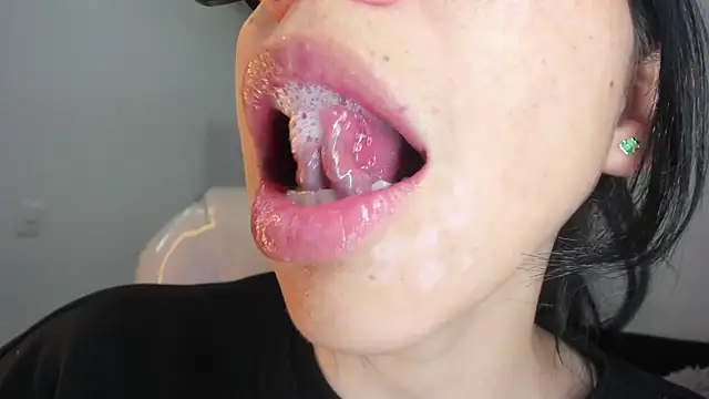 Snapshot of Katty_mouth chatting on 4, 12, 2025 Katty mouth online show from 4, 12, 2025