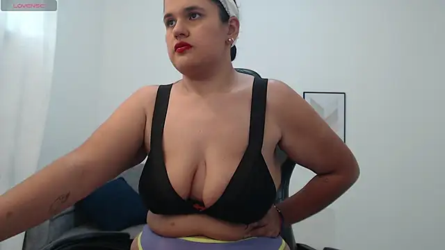 natalia curvy1 online show from 20, 10, 2025