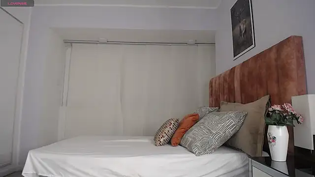 Snapshot of genesis_moretz chatting on 12, 12, 2024 genesis moretz online show from 12, 12, 2024