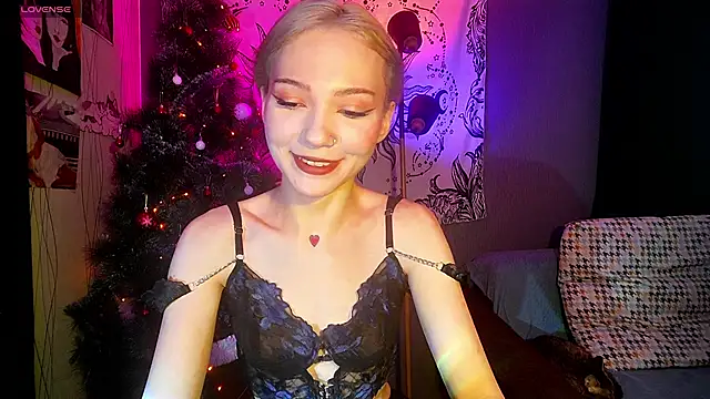 Snapshot of SandraBoyl chatting on 17, 12, 2024 SandraBoyl online show from 17, 12, 2024