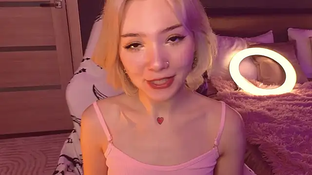 Snapshot of SandraBoyl chatting on 4, 2, 2025 SandraBoyl online show from 4, 2, 2025