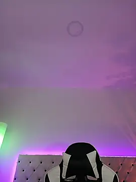 Snapshot of Elektra_Queen chatting on 17, 12, 2025 Elektra Queen online show from 17, 12, 2025