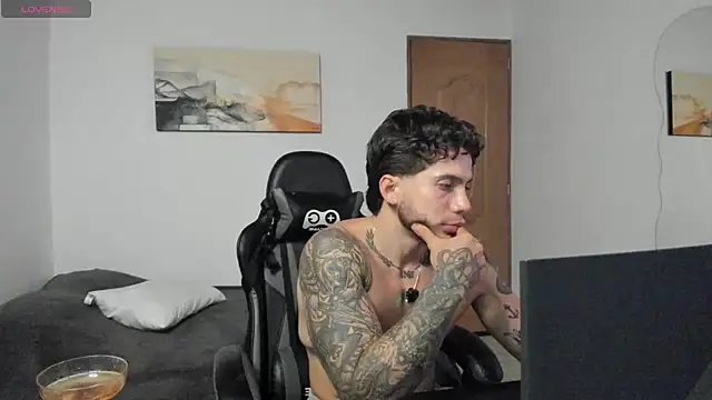 Snapshot of LucianSinclair chatting on 2, 8, 2026 LucianSinclair online show from 2, 8, 2026