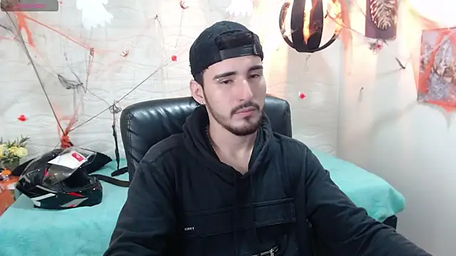 Snapshot of DmitriSanders chatting on 4, 12, 2024 DmitriSanders online show from 4, 12, 2024