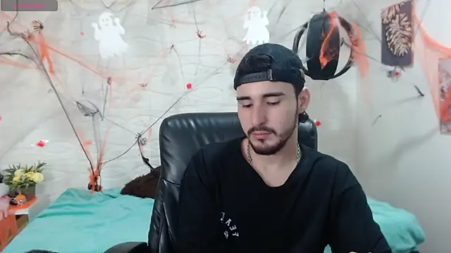 Snapshot of DmitriSanders chatting on 4, 12, 2024 DmitriSanders online show from 4, 12, 2024