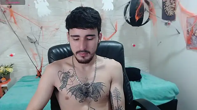 Snapshot of DmitriSanders chatting on 5, 12, 2024 DmitriSanders online show from 5, 12, 2024