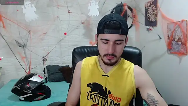 Snapshot of DmitriSanders chatting on 5, 12, 2024 DmitriSanders online show from 5, 12, 2024