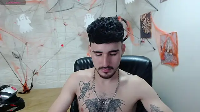 Snapshot of DmitriSanders chatting on 10, 12, 2024 DmitriSanders online show from 10, 12, 2024