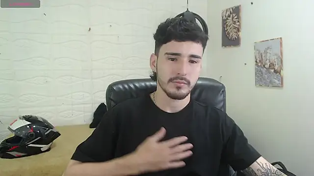 Snapshot of DmitriSanders chatting on 12, 12, 2024 DmitriSanders online show from 12, 12, 2024