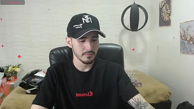 Snapshot of DmitriSanders chatting on 13, 12, 2024 DmitriSanders online show from 13, 12, 2024